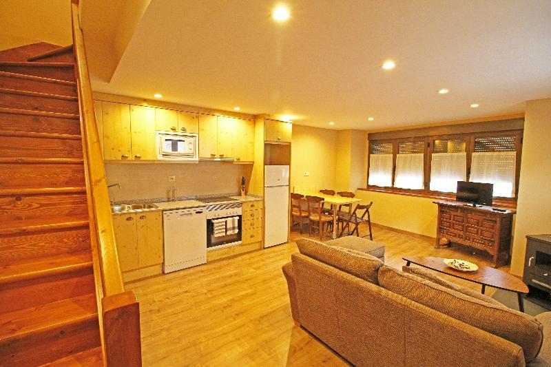 Snoe Apartamentos Mont Romies Plaza Salardú المظهر الخارجي الصورة