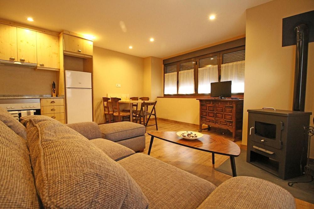 Snoe Apartamentos Mont Romies Plaza Salardú المظهر الخارجي الصورة